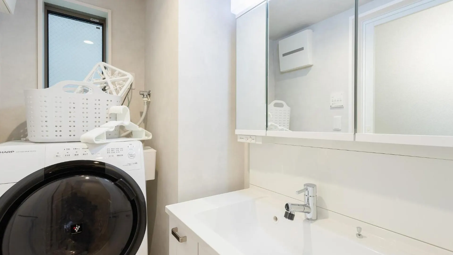 Bijou Suites Cocoa Tokyo Apartment